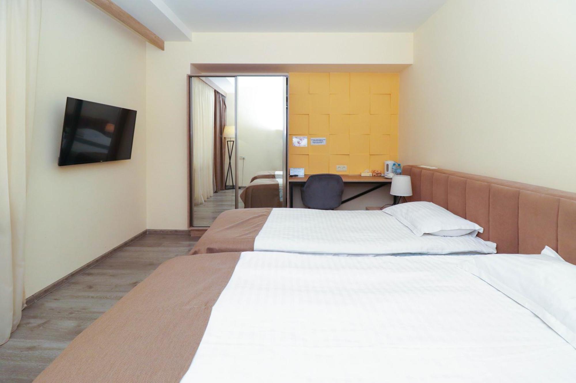 Mandarin Hotel Yerevan Ngoại thất bức ảnh