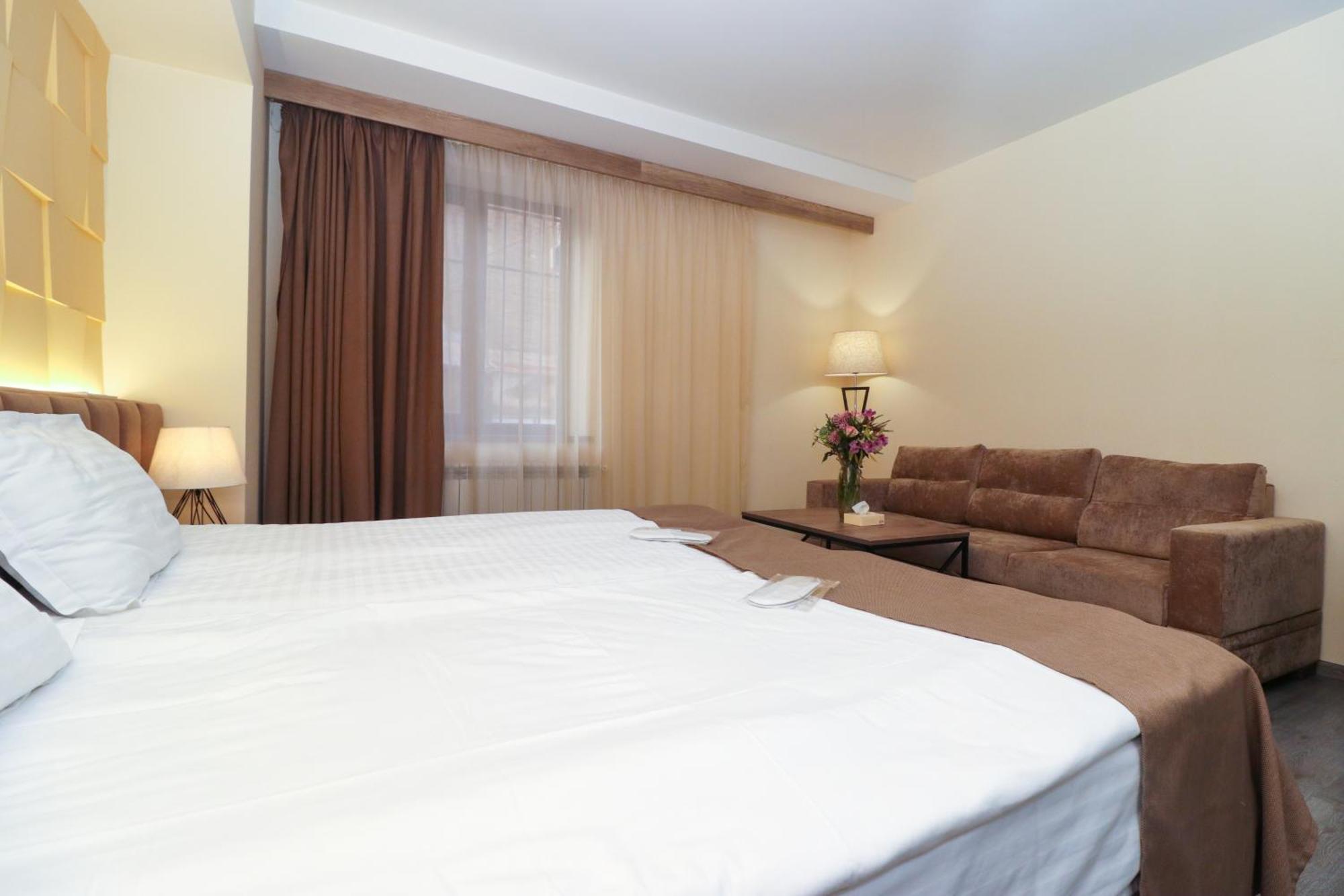 Mandarin Hotel Yerevan Ngoại thất bức ảnh