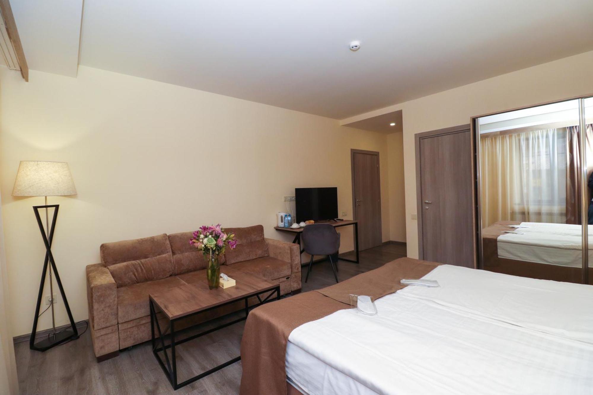 Mandarin Hotel Yerevan Ngoại thất bức ảnh