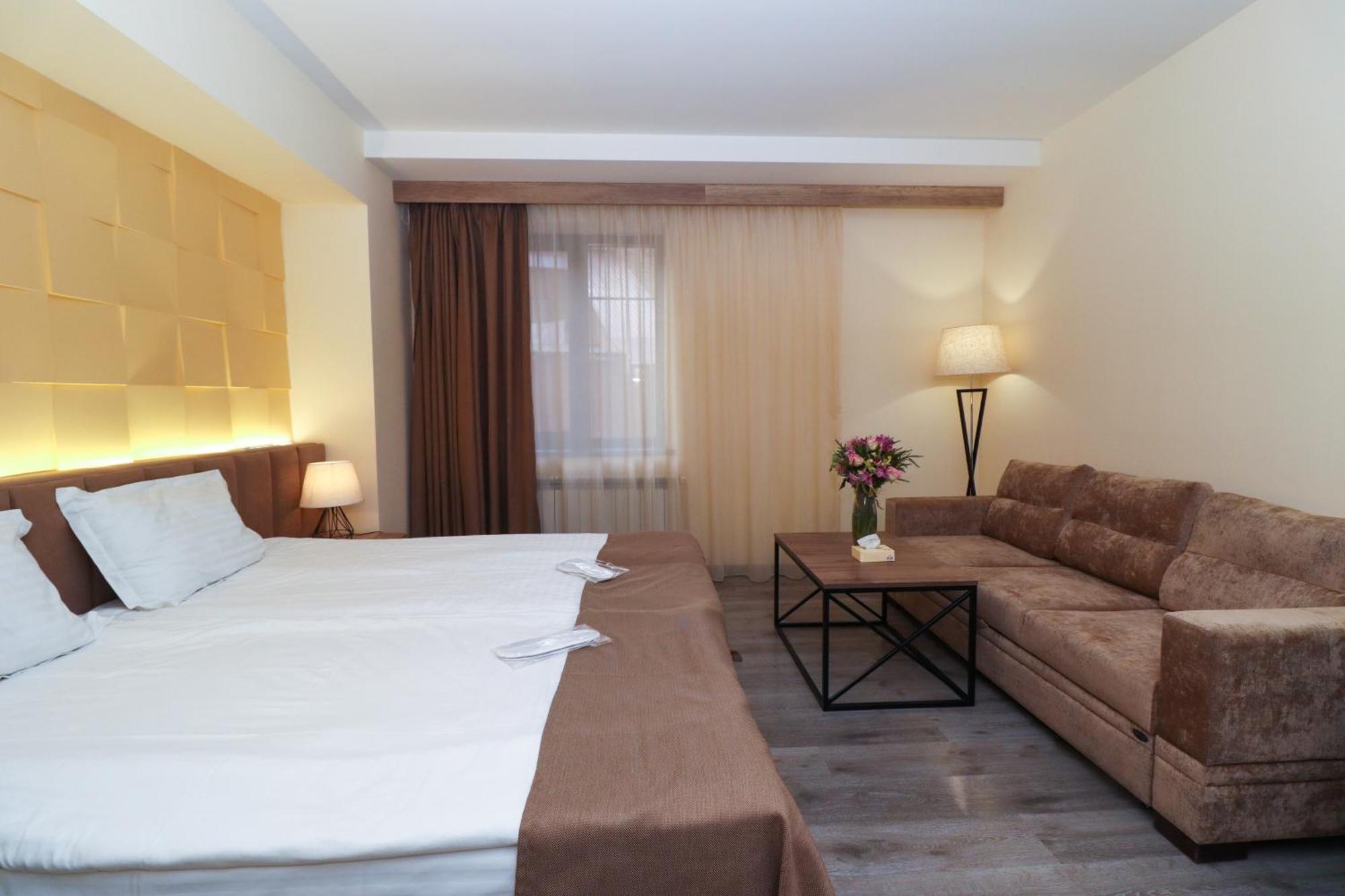 Mandarin Hotel Yerevan Ngoại thất bức ảnh